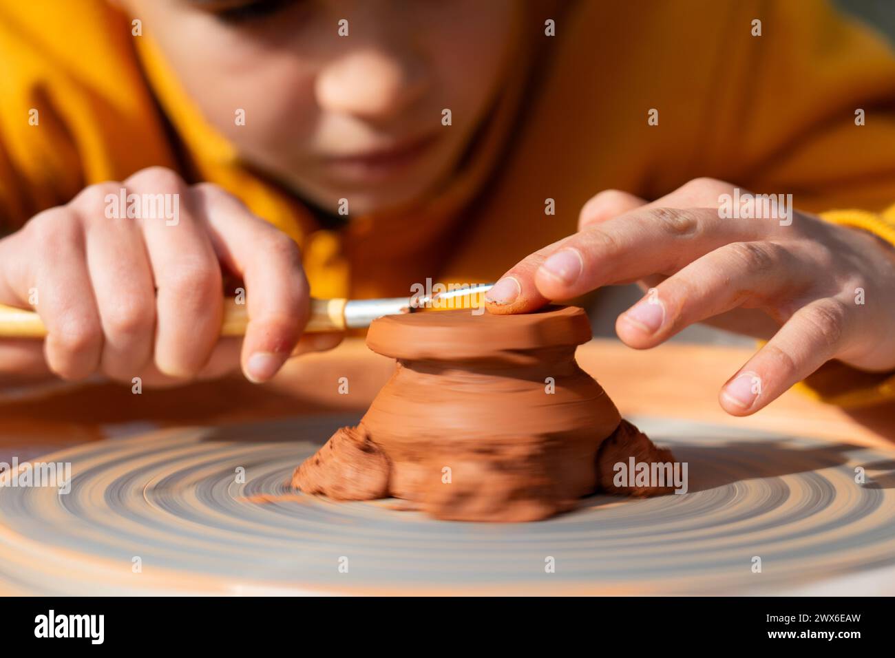 Handcrafting in pottery class hi-res stock photography and images - Alamy