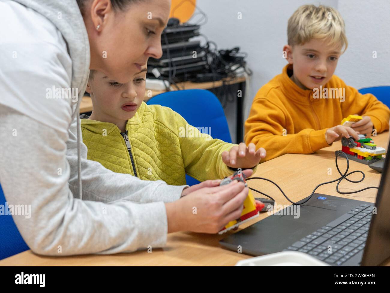 Robotics collaboration hi-res stock photography and images - Alamy