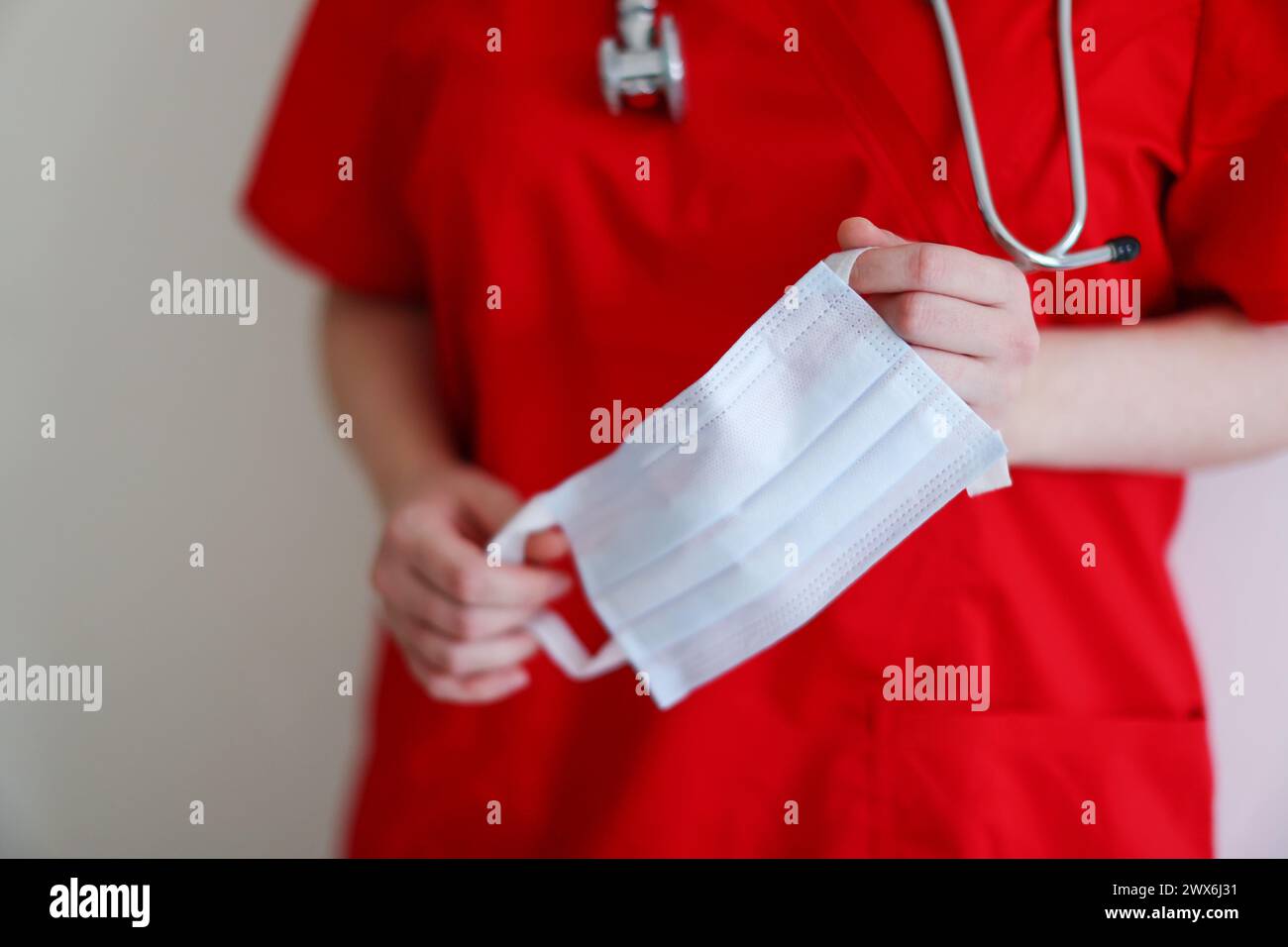 Doctor mask telephone hi-res stock photography and images - Alamy