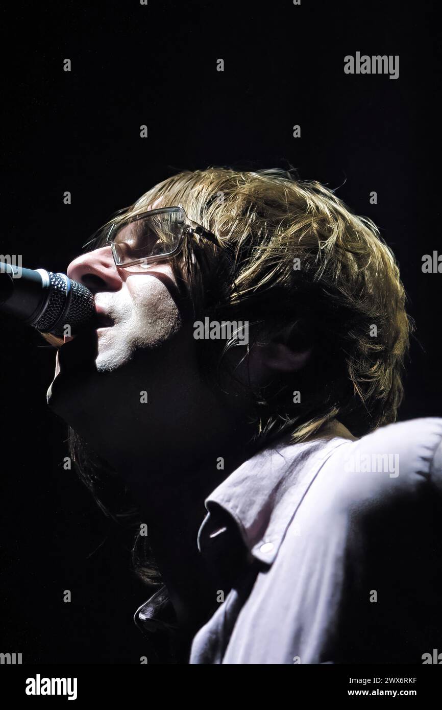 11th October, 2002-The last time Oasis played their own Sydney show, at the Enmore Theatre, Newtown, Sydney. Liam Gallagher performs. Stock Photo