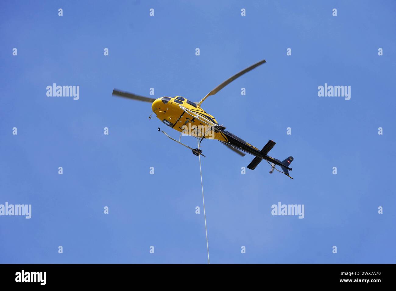 Anton Geisser 28.03.2024 Schweiz, Helikopter der Firma Alpinlift HB