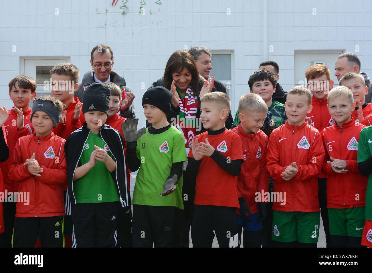 A group photo of Paris Mayor Anne Hidalgo, representatives of the Olympic Committee and FC Lokomotyv players against the background of a destroyed building as a result of a Russian missile attack The Mayor of Paris, Anne Hidalgo, visited Kyiv and visited FC Lokomotiv Kyiv, whose sports complex was damaged by a Russian missile attack on January 23, 2024. The mayor observed how the players of different age teams train on the field, and at the end took a joint photo with the football players. (Photo by Aleksandr Gusev/SOPA Images/Sipa USA) Stock Photo