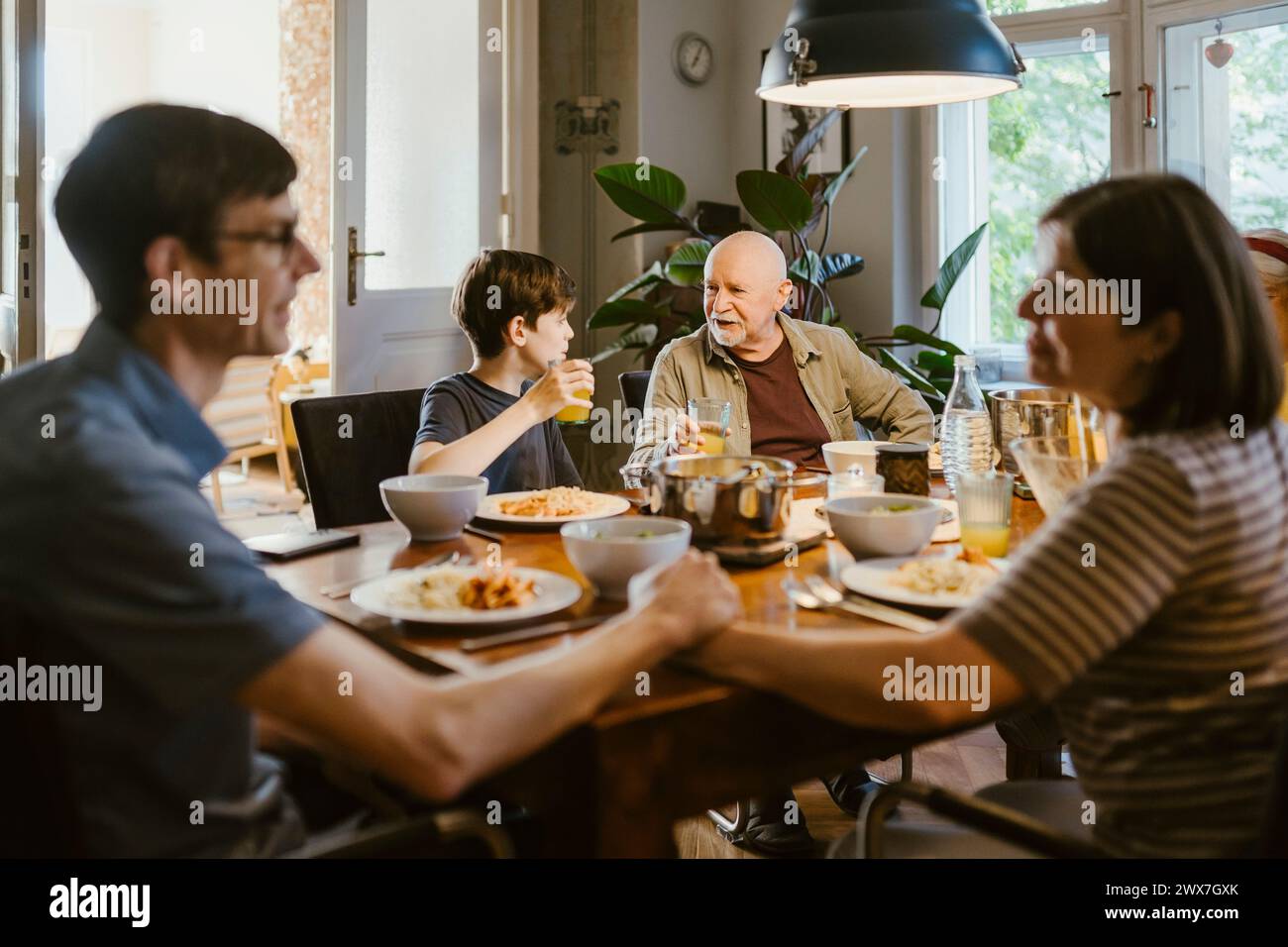 Family dining table hi-res stock photography and images - Alamy