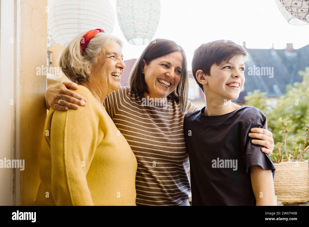 Mother son in arms hi-res stock photography and images - Alamy