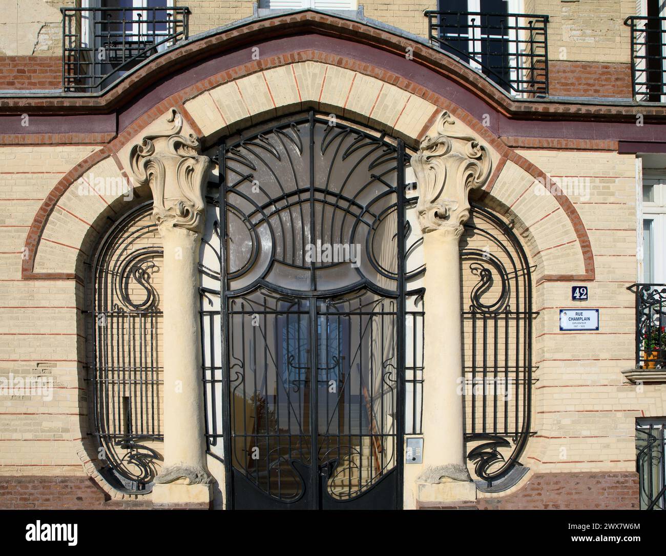 France, Normandy region, Seine-Maritime (department), Le Havre, 42 rue Champlain, Art Nouveau porch, building built in 1904 by the architect William Cargill Stock Photo