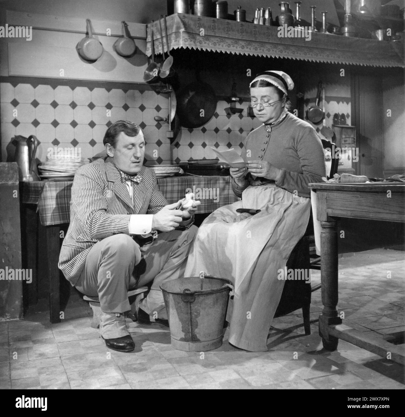 Miquette et sa Mere Year : 1950 France Director : Henri-Georges Clouzot Bourvil, Pauline Carton Stock Photo