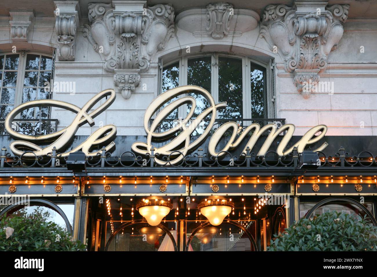 France, paris 14th arrondissement, boulevard du montparnasse, Brasserie Le Dôme. Stock Photo