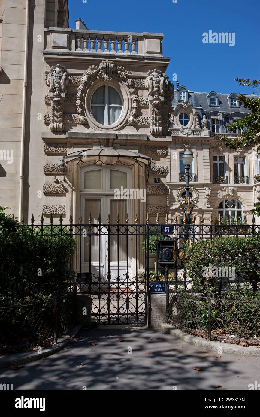 France, Île de France region, 8th arrondissement, 5 avenue Van Dyck ...