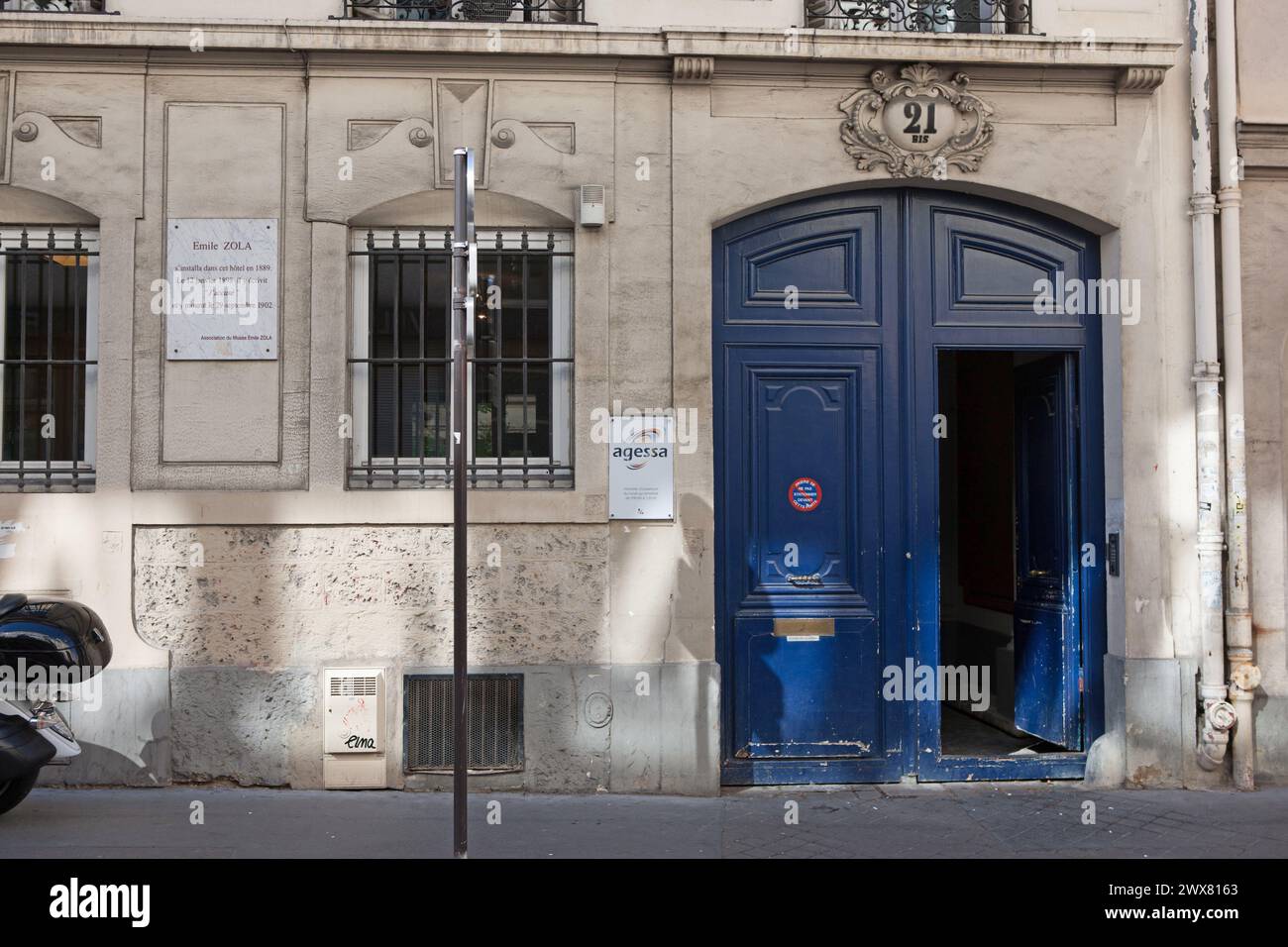 Paris, 9th arrondissement, 21 bis rue de Bruxelles, where French author Emile Zola died, actual siege of the AGESSA company Stock Photo