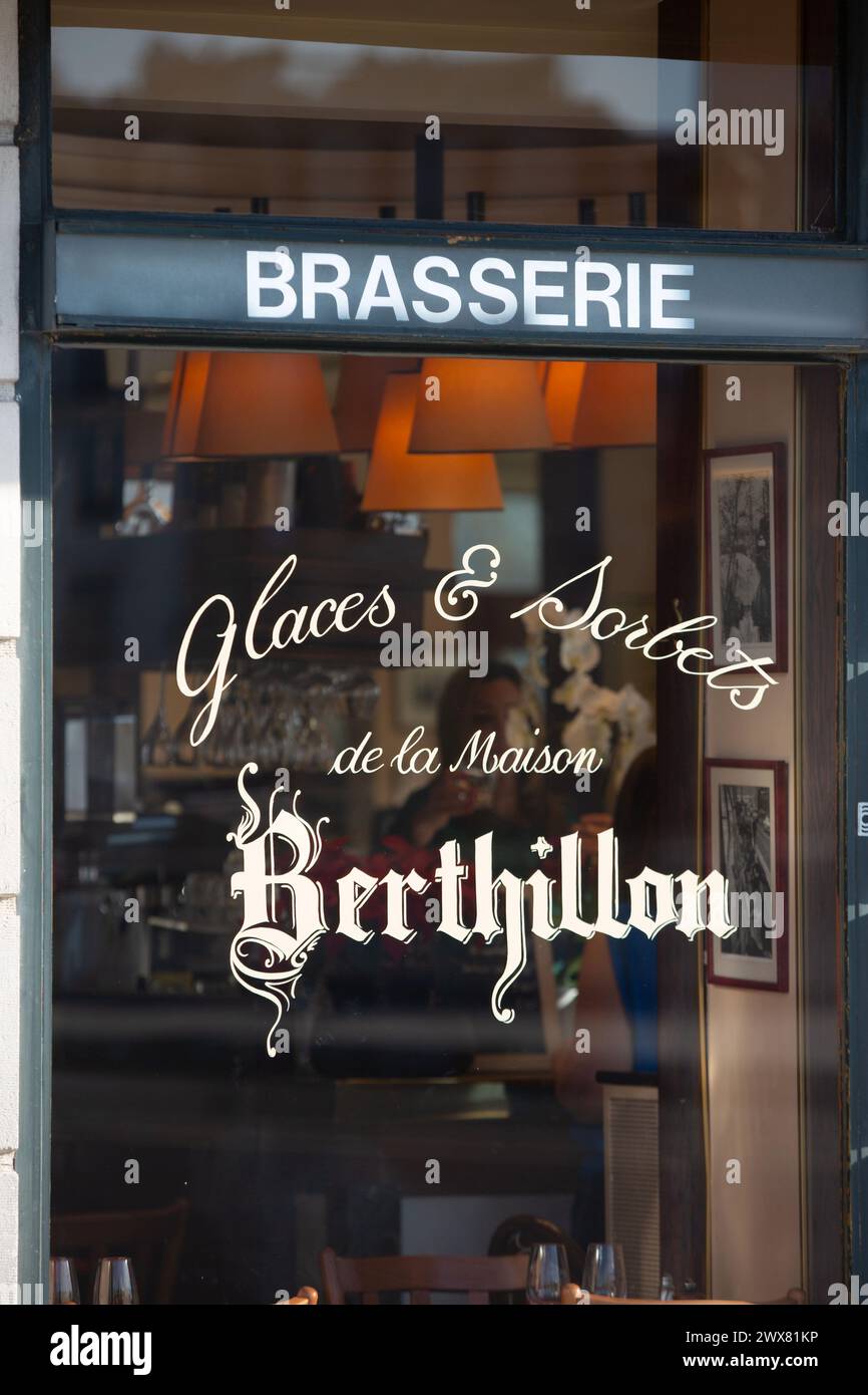 Brasserie ile saint louis paris france hires stock photography and