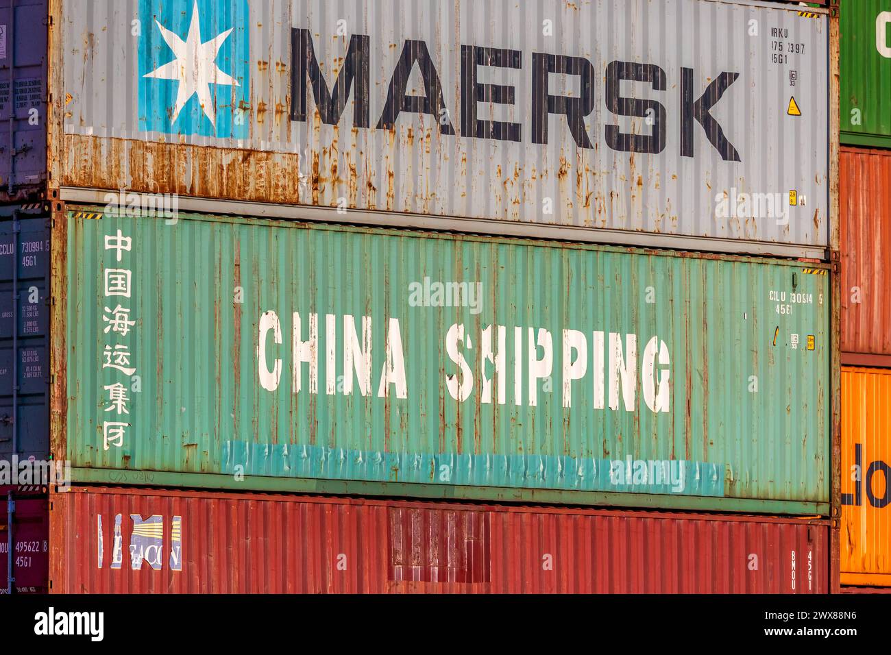 Seecontainer im Nürnberger Hafen Seecontainer im Container-Terminal des ...