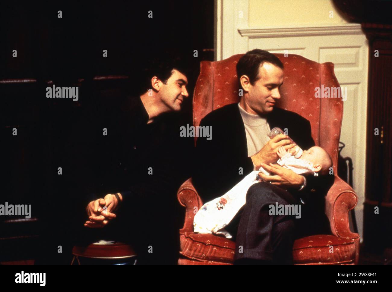 ANTONIO BANDERAS and TOM HANKS with baby in PHILADELPHIA 1993 director JONATHAN DEMME writer Ron Nyswaner costume design Colleen Atwood music Howard Shore Clinica Estetico / Tristar Pictures Stock Photo