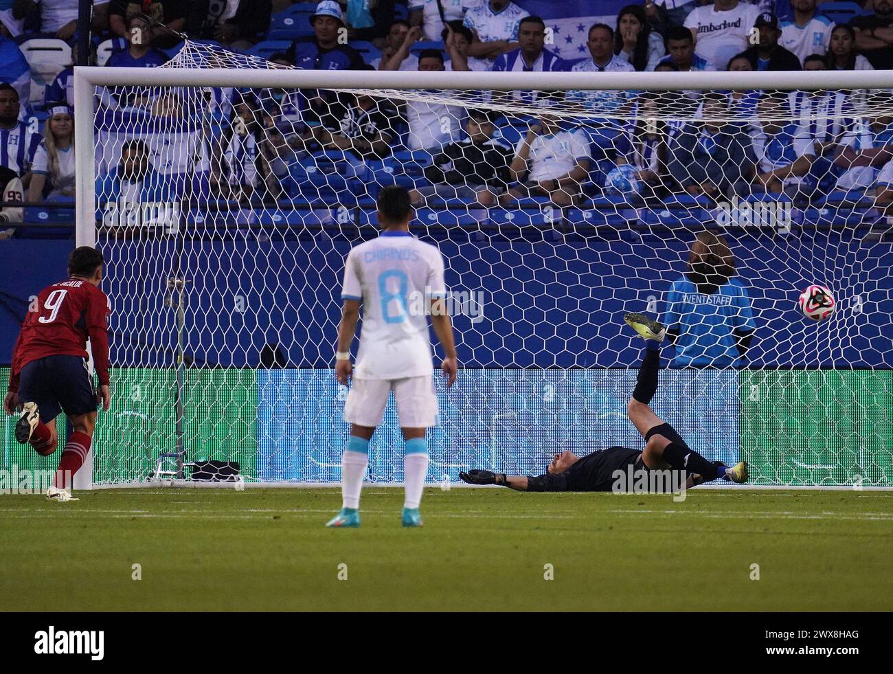 Arlington, United States. 23rd Mar, 2024. March 23, 2024, Frisco, Texas: Goalkeeper Jonathan Rougier #18 of Honduras concedes a goal to Manfred Ugalde #9 of Costa Rica during Play-In Concacaf Nations League match between Costa Rica and Honduras at Toyota Stadium. Jamaica won 1-0. on March 23, 2024, Frisco, Texas. (Photo by Javier Vicencio/Eyepix Group/Sipa USA) Credit: Sipa USA/Alamy Live News Stock Photo