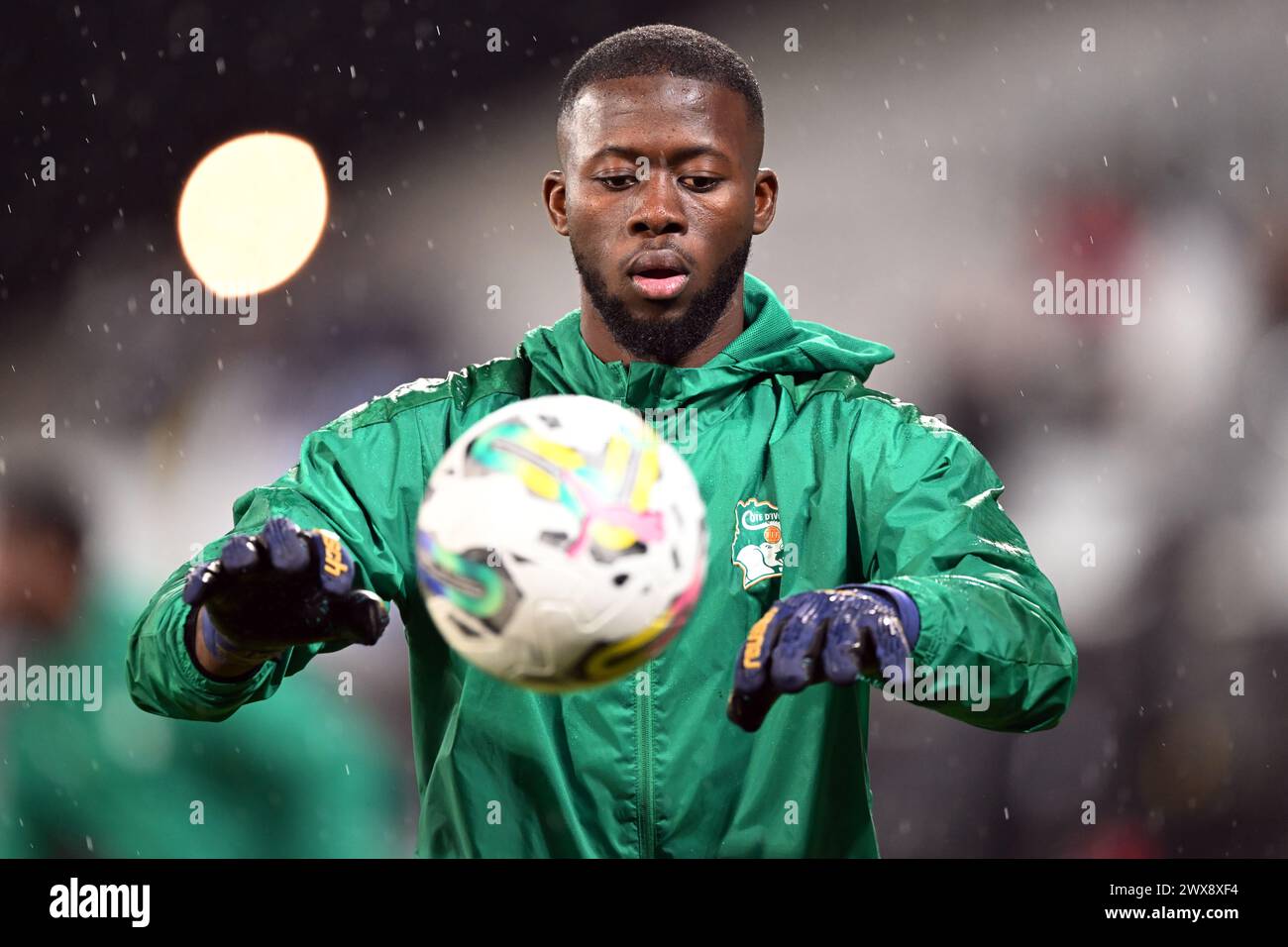 LENS - Ivory Coast goalkeeper Issa Fofana during the friendly Interland match between Ivory Coast and Uruguay at Stade Bollaert Delelis on March 26, 2024 in Lens, France. ANP | Hollandse Hoogte | GERRIT VAN COLOGNE Stock Photo