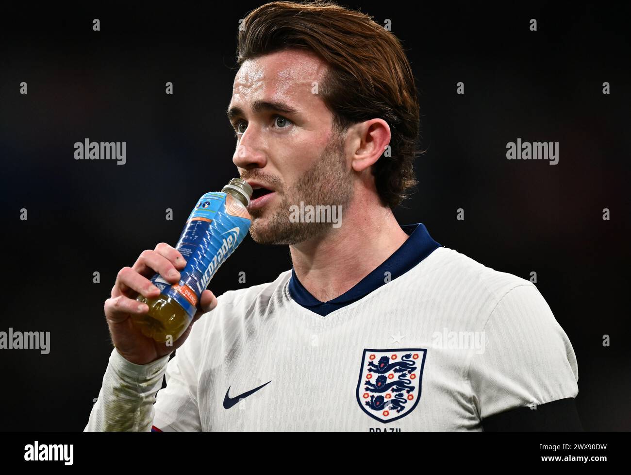 LONDON, ENGLAND - MARCH 23: Ben Chilwell of England drinks Lucozade isotonic during the international friendly match between England and Brazil at Wem Stock Photo
