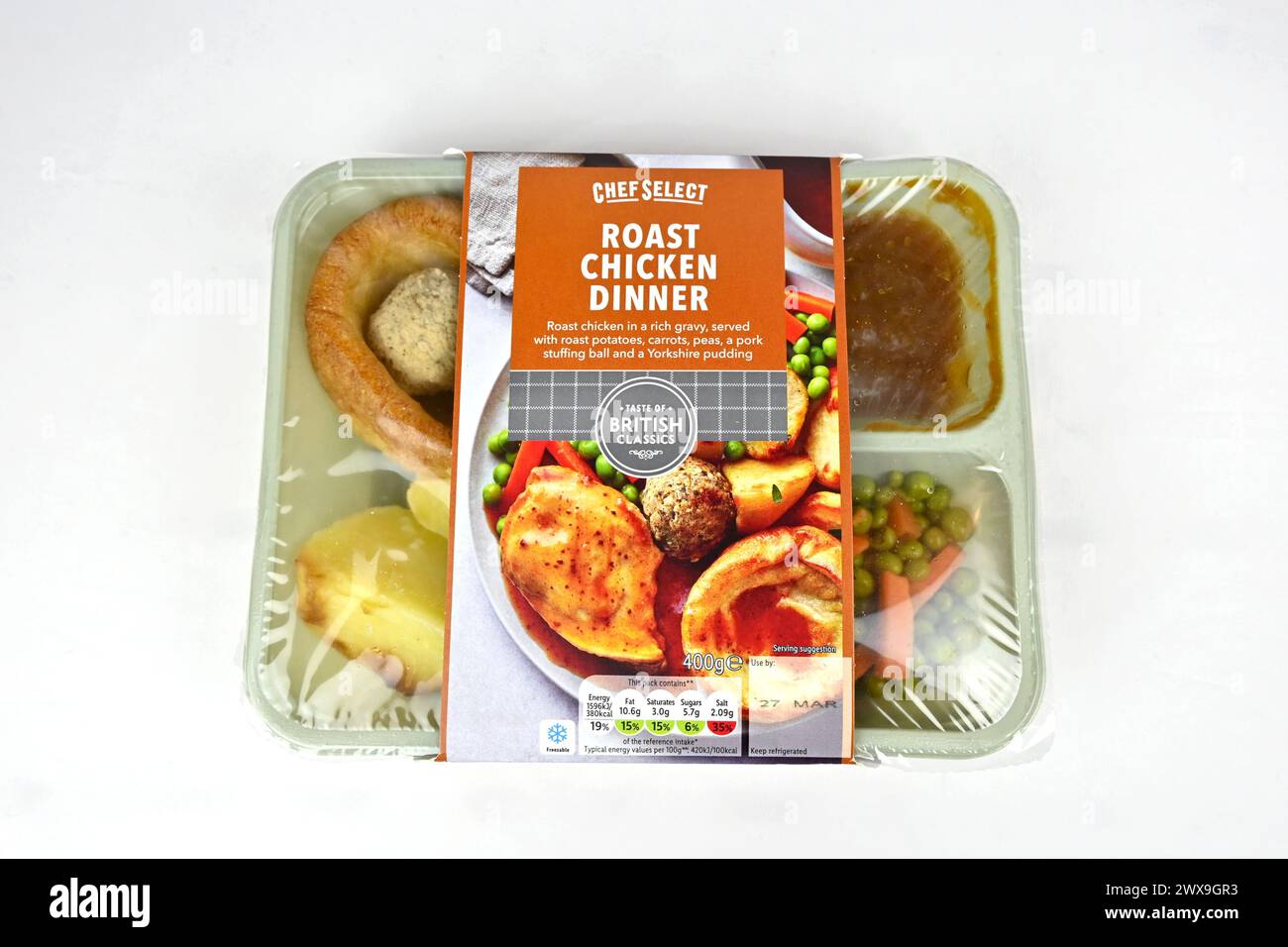 Lidl chef select roast chicken dinner - Wales, UK - 23 March 2024 Stock Photo