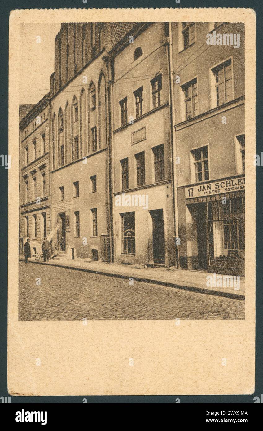 Vintage postcard showing the birthplace of the mathematician and astronomer, Nicolaus Copernicus, 15 Kopernika Street, Torun, Poland Stock Photo