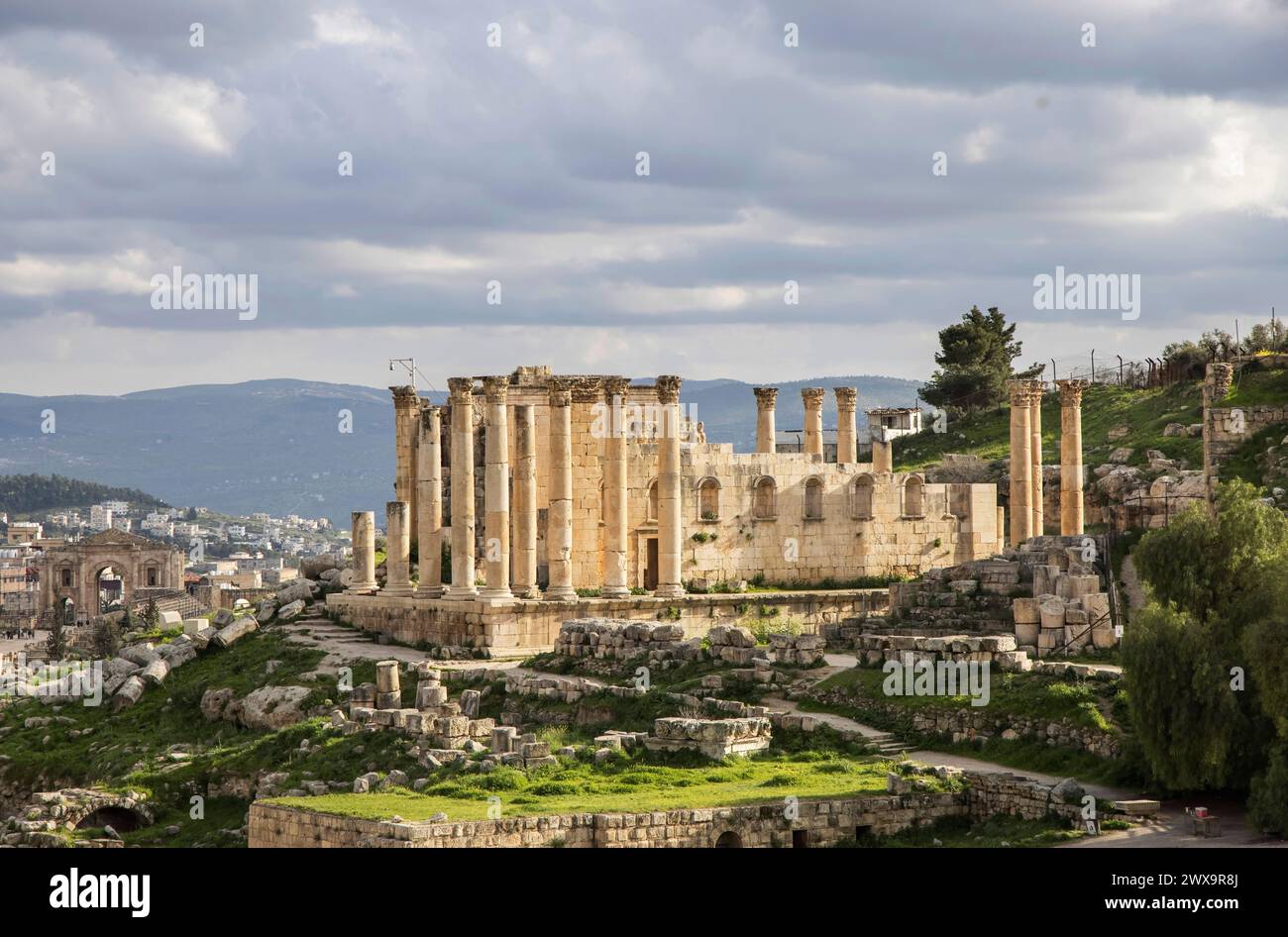 temple of zeus at the greco roman ruins of jerash in jordan Stock Photo