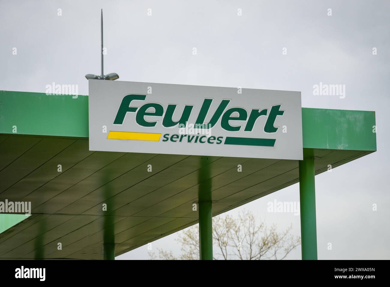 Villiers en Biere France March 2024 View on Feu vert signboard Stock Photo Alamy