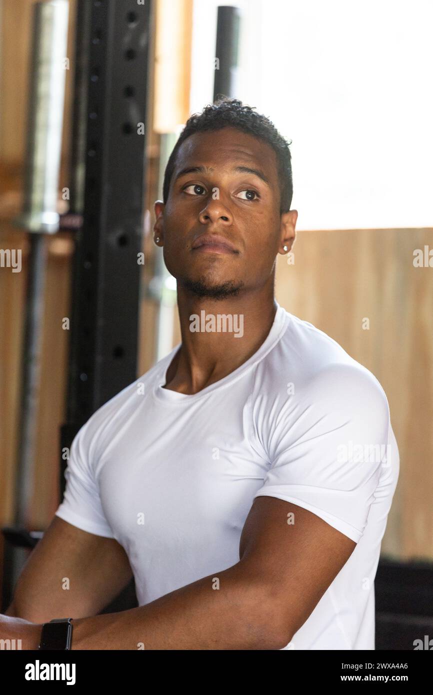 Boy gym workout hi-res stock photography and images - Alamy