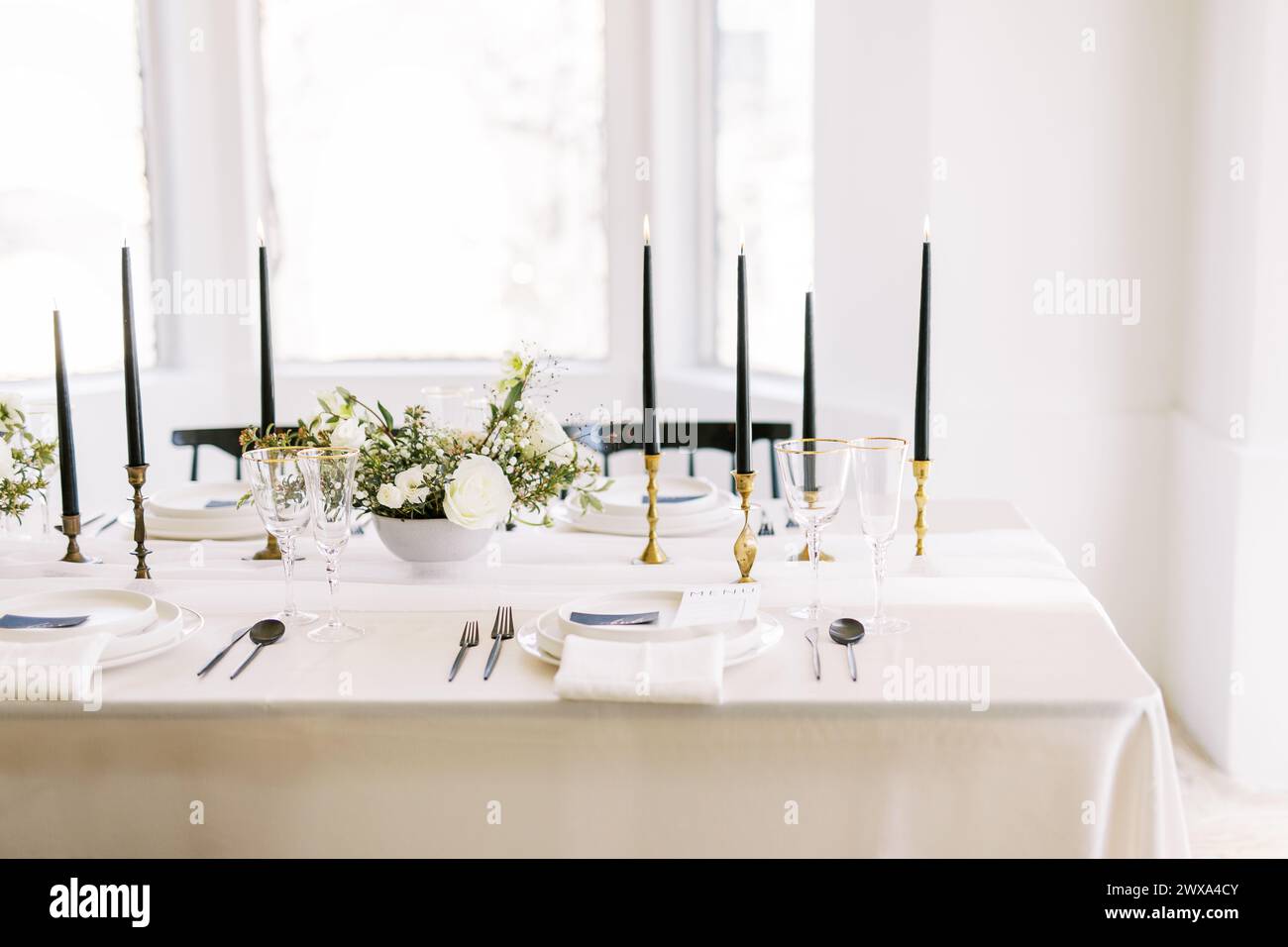 Elegant wedding table setting with floral centerpiece Stock Photo