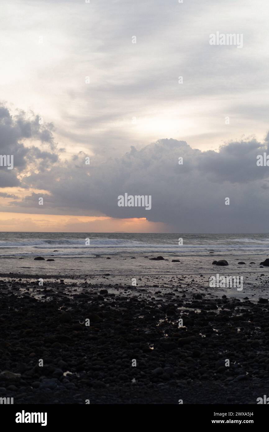 Colorful cloud sunset beach hi-res stock photography and images - Alamy