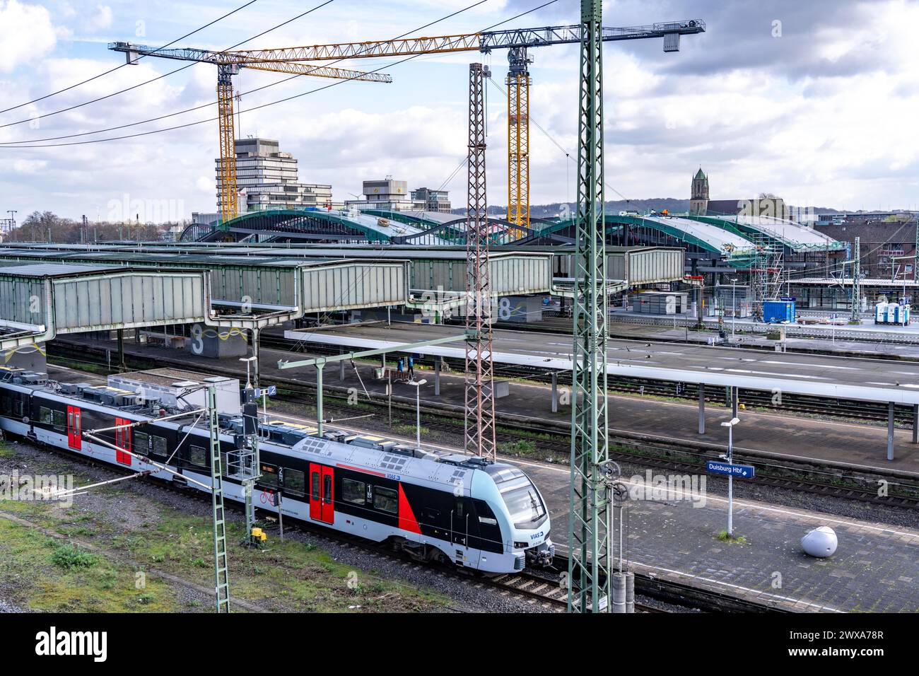 Modernization of Duisburg Central Station, the platforms of the 13 tracks are being renewed, the old flat roofs are being replaced by corrugated steel Stock Photo