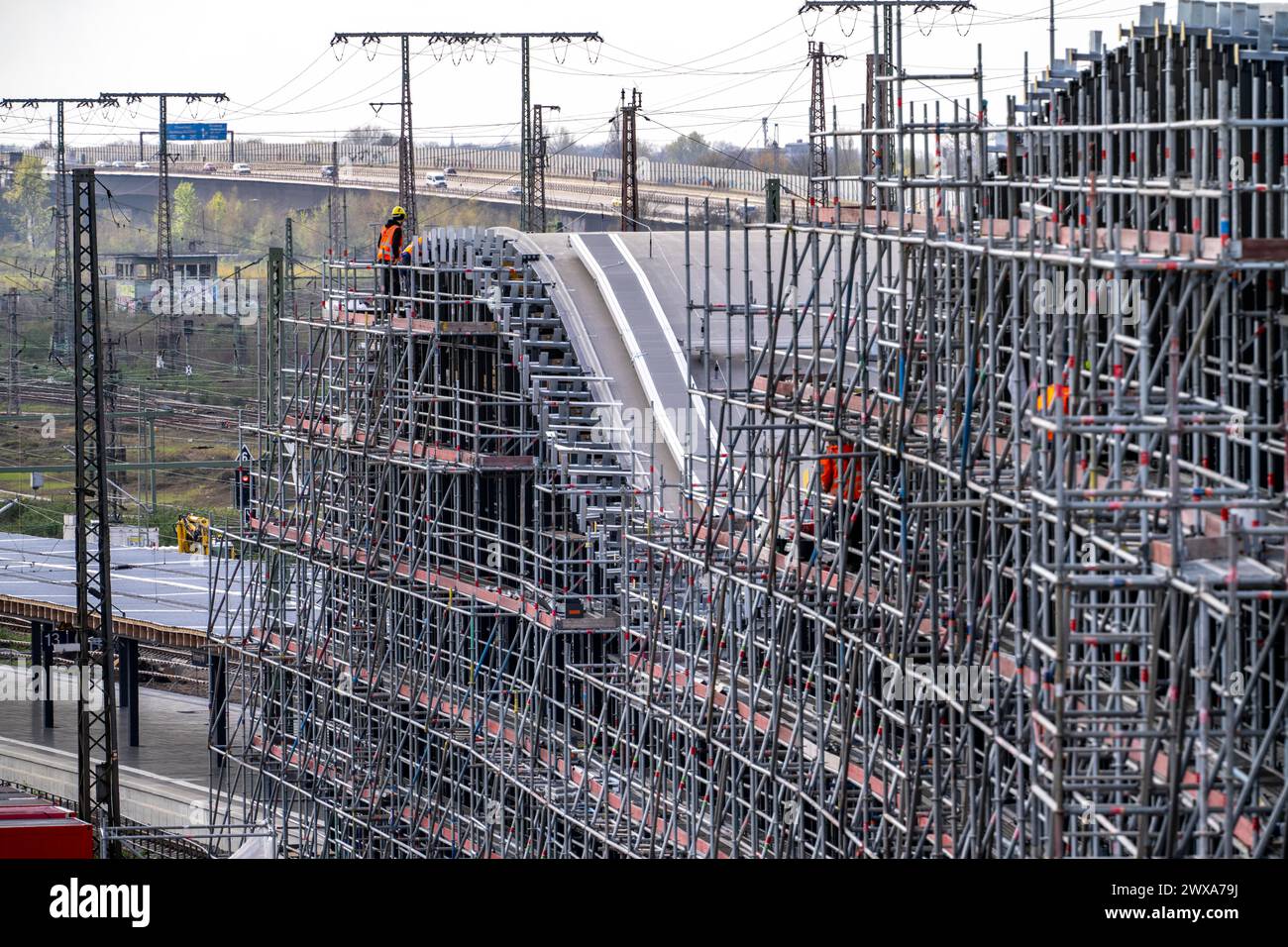 Modernization of Duisburg Central Station, the platforms of the 13 tracks are being renewed, the old flat roofs are being replaced by corrugated steel Stock Photo