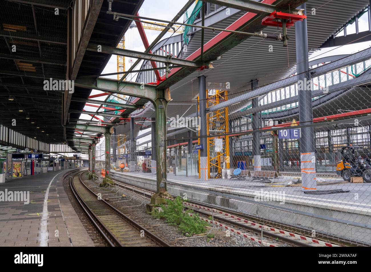 Modernization of Duisburg Central Station, the platforms of the 13 tracks are being renewed, the old flat roofs are being replaced by corrugated steel Stock Photo