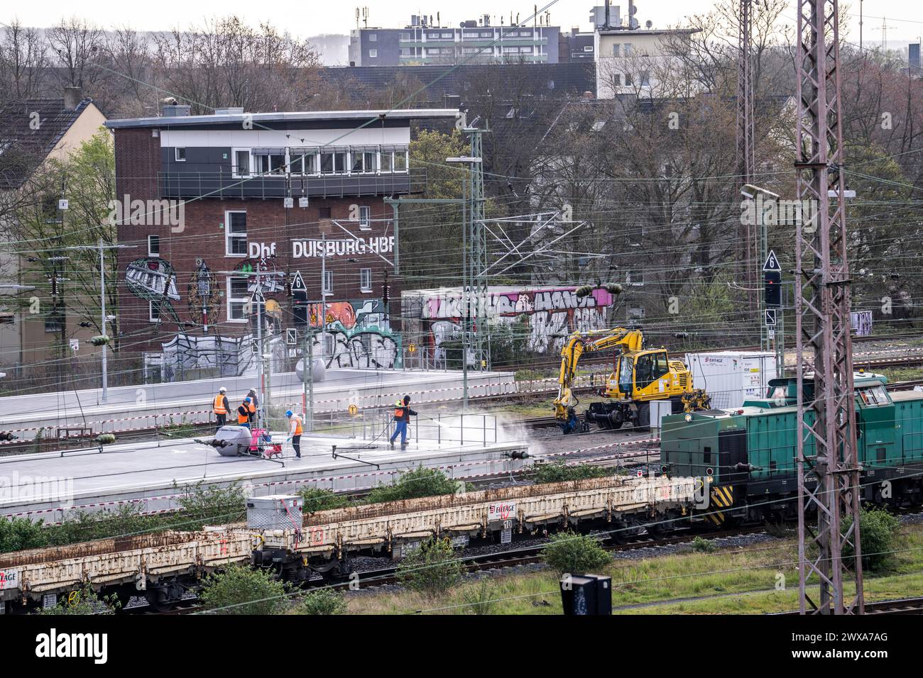 Modernization of Duisburg Central Station, the platforms of the 13 tracks are being renewed, the old flat roofs are being replaced by corrugated steel Stock Photo