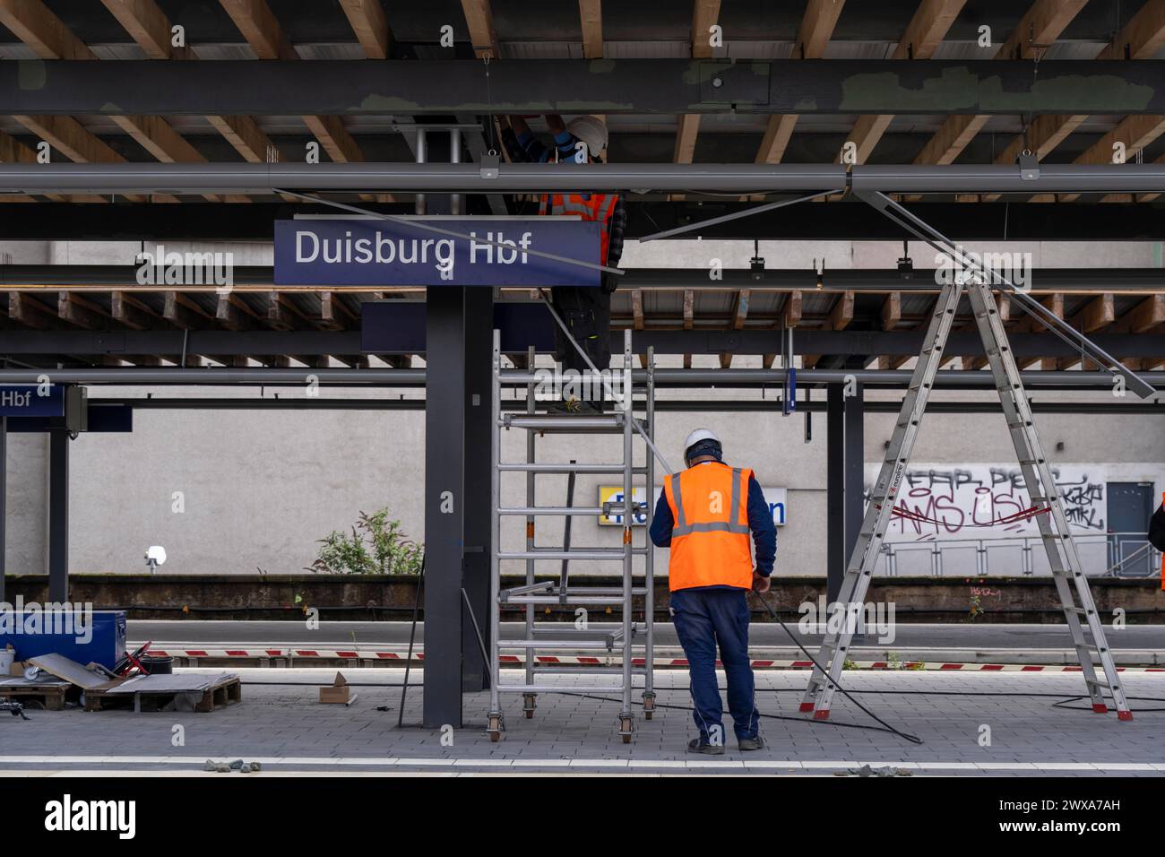 Modernization of Duisburg Central Station, the platforms of the 13 tracks are being renewed, the old flat roofs are being replaced by corrugated steel Stock Photo