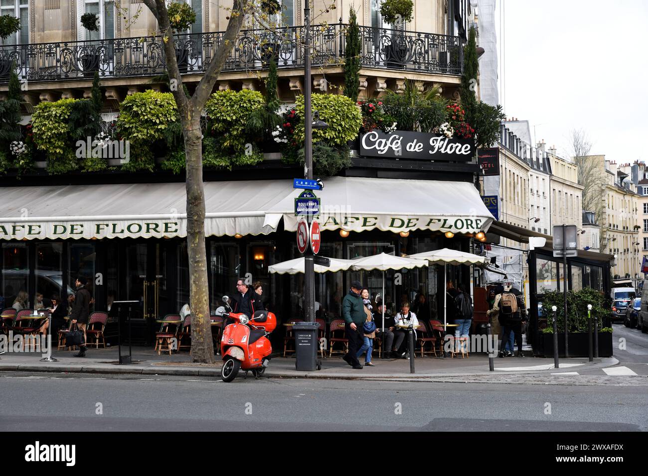 Café de Flore, Saint-Germain des Prés - Paris - France Stock Photo