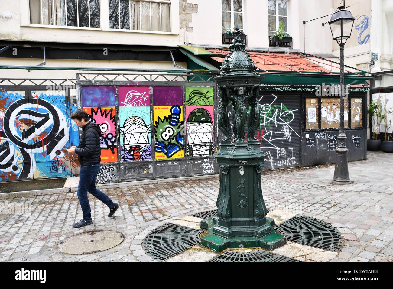 Street art graffiti in Paris - France Stock Photo - Alamy