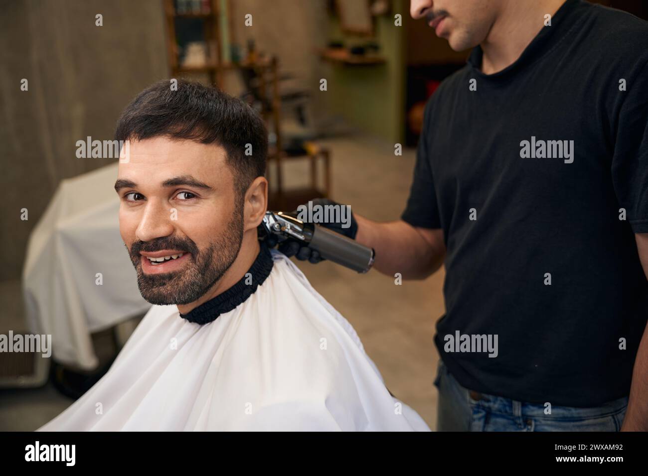 Barber making haircut using machine hi-res stock photography and images ...