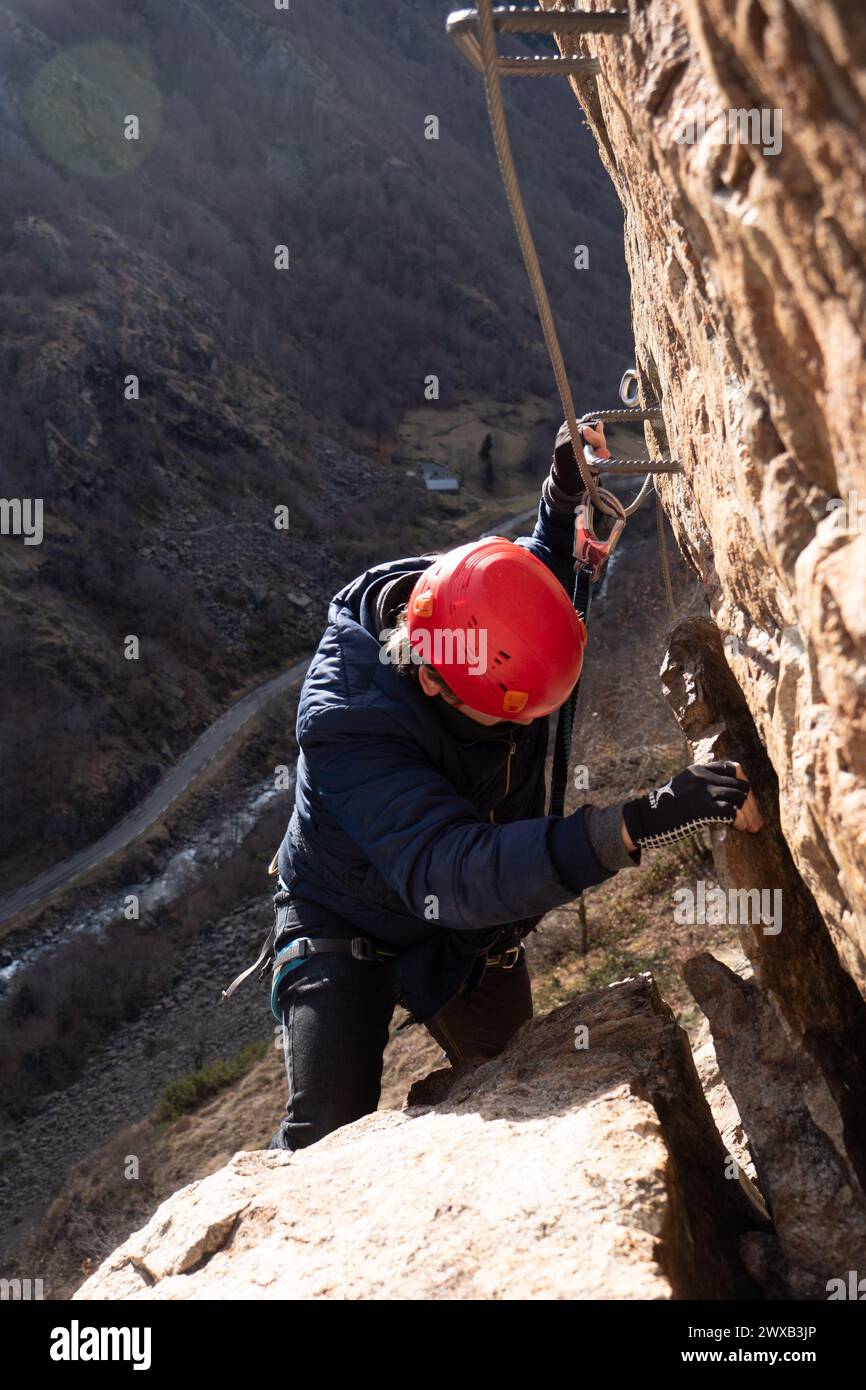 Man in body harnesses feature hi-res stock photography and images - Alamy