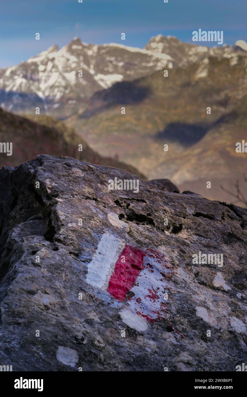 White Rocks Marking Marking of a long-distance hiking route, white and red, Itineraries in ...