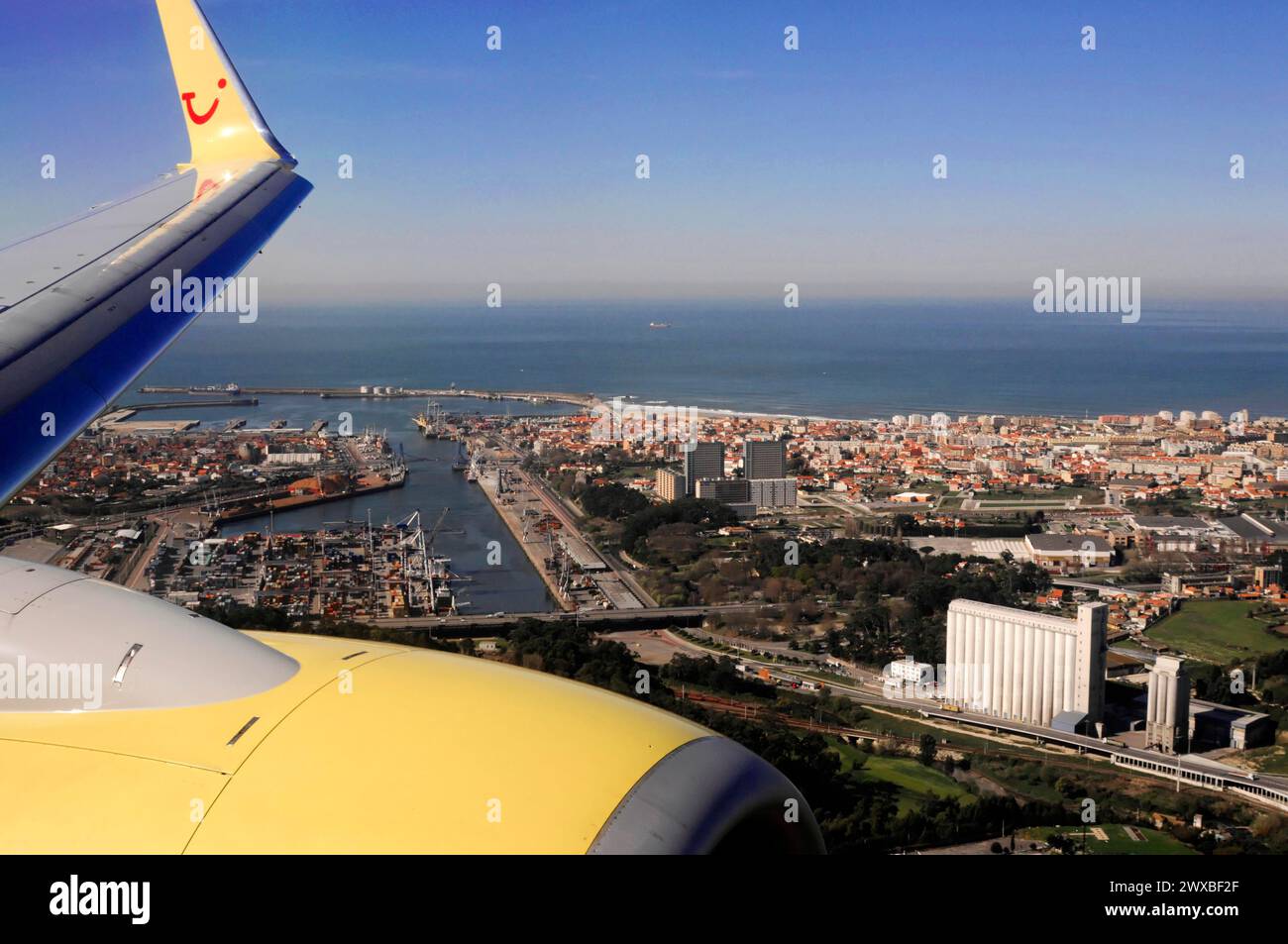 TUIfly flight to Porto, Boeing 737 700, landing approach Porto, city panorama with aeroplane wings, bridges over an estuary and sea view, Northern Stock Photo