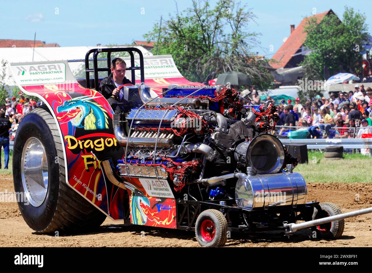 17 May 2009 Seifertshofen 2nd round of the German Championship, Wild Star Free Class 3, 5 t, participants of a tractor pulling competition sitting Stock Photo