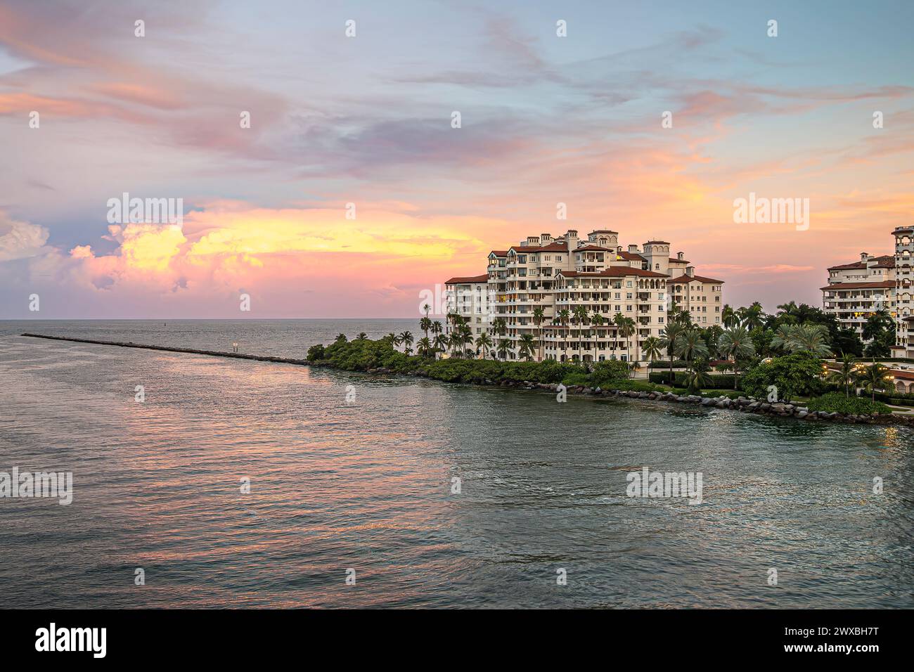 Miami, Florida, USA - July 29, 2023: Sunset mushroom cloud over Villa ...