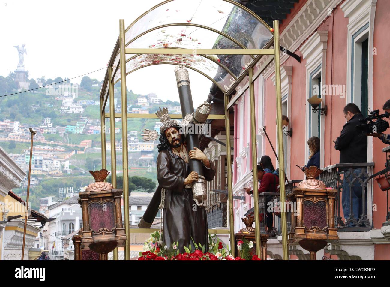 PROCESION-JESUS-DEL-GRAN-PODER Quito, viernes 29 de marzo del 2024 Procesion de Semana Santa o Semana Mayor, de fieles Catolicos, Jesus del Gran Poder 2024, en el centro historico de la Capital. Fotos:Rolando Enriquez/API Quito Pichincha Ecuador ACE-PROCESION-JESUS-DEL-GRAN-PODER-dc4e0681d70c829cc13ac56a4ff57137 *** PROCESSION JESUS OF THE GREAT POWER Quito, Friday, March 29, 2024 Procession of Holy Week or Semana Mayor, of faithful Catholics, Jesus of the Great Power 2024, in the historic center of the Capital Photos Rolando Enriquez API Quito Pichincha Ecuador ACE PROCESSION JESUS OF THE GRE Stock Photo
