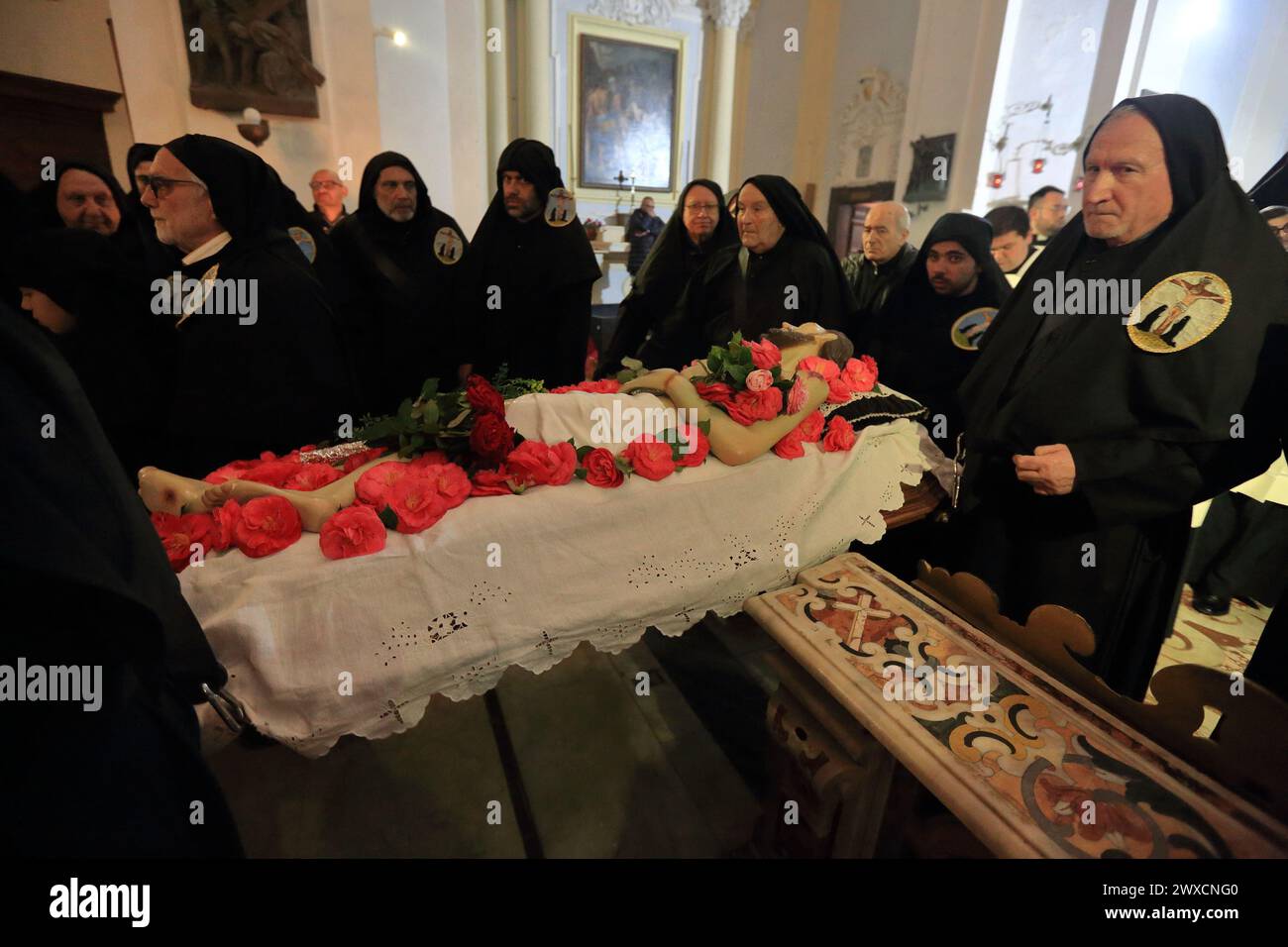Sessa Aurunca, Italy. 29th Mar, 2024. March 29, 2024, Caserta, Italy :The Archconfraternity of SS.Crocifisso carries statues of the dead Christ while take part during the Holy Friday procession from Church of San Giovanni to Villa. on March 29, 2024, Caserta, Italy. (Photo by Pasquale Senatore/Eyepix Group/Sipa USA) Credit: Sipa USA/Alamy Live News Stock Photo