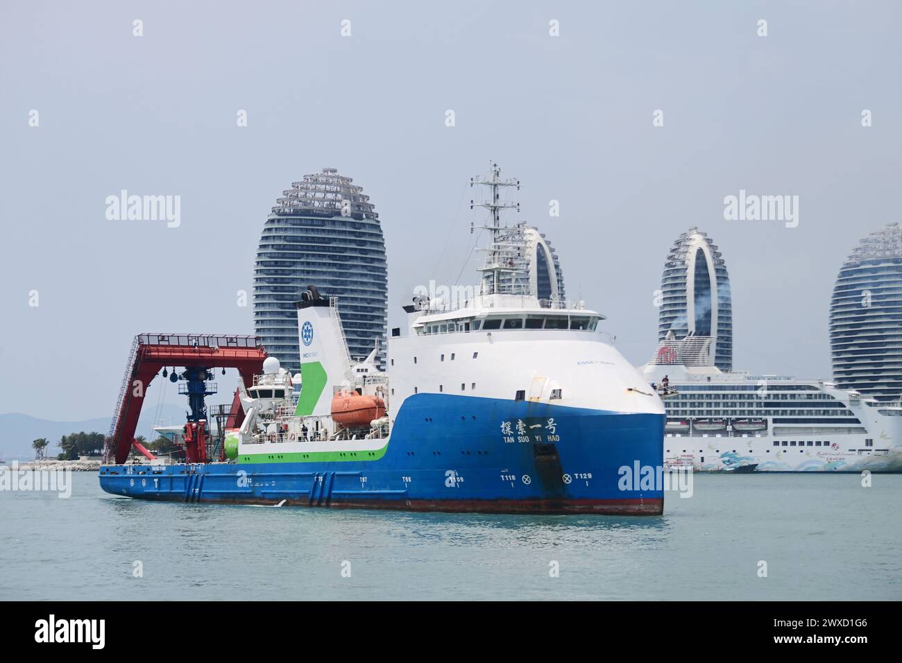 Beijing, China's Hainan Province. 28th Mar, 2024. The scientific research ship Tan Suo Yi Hao (Discovery One) sails into a port of Sanya, south China's Hainan Province, March 28, 2024. The scientific research ship Tan Suo Yi Hao carrying the manned deep-sea submersible 'Fendouzhe' went back to Sanya on Thursday, marking the completion of the 50-day-long joint scientific expedition of China and Indonesia. Credit: Sha Xiaofeng/Xinhua/Alamy Live News Stock Photo