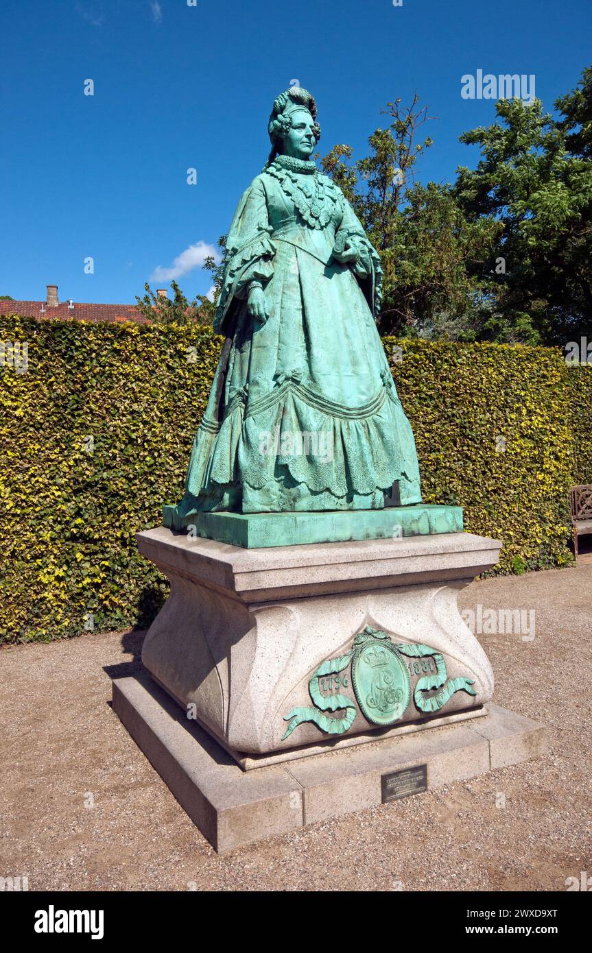 Bronze statue of Queen Caroline Amalie (1796-1881) by the sculptor Vilhelm Bissen, Kongens Have (King's Garden), Rosenborg Castle, Copenhagen, Denmark Stock Photo
