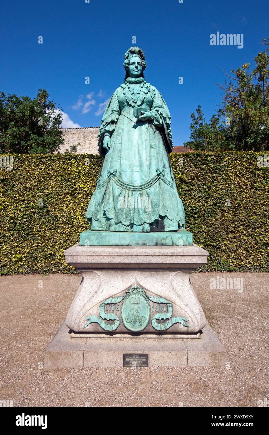 Bronze statue of Queen Caroline Amalie (1796-1881) by the sculptor Vilhelm Bissen, Kongens Have (King's Garden), Rosenborg Castle, Copenhagen, Denmark Stock Photo