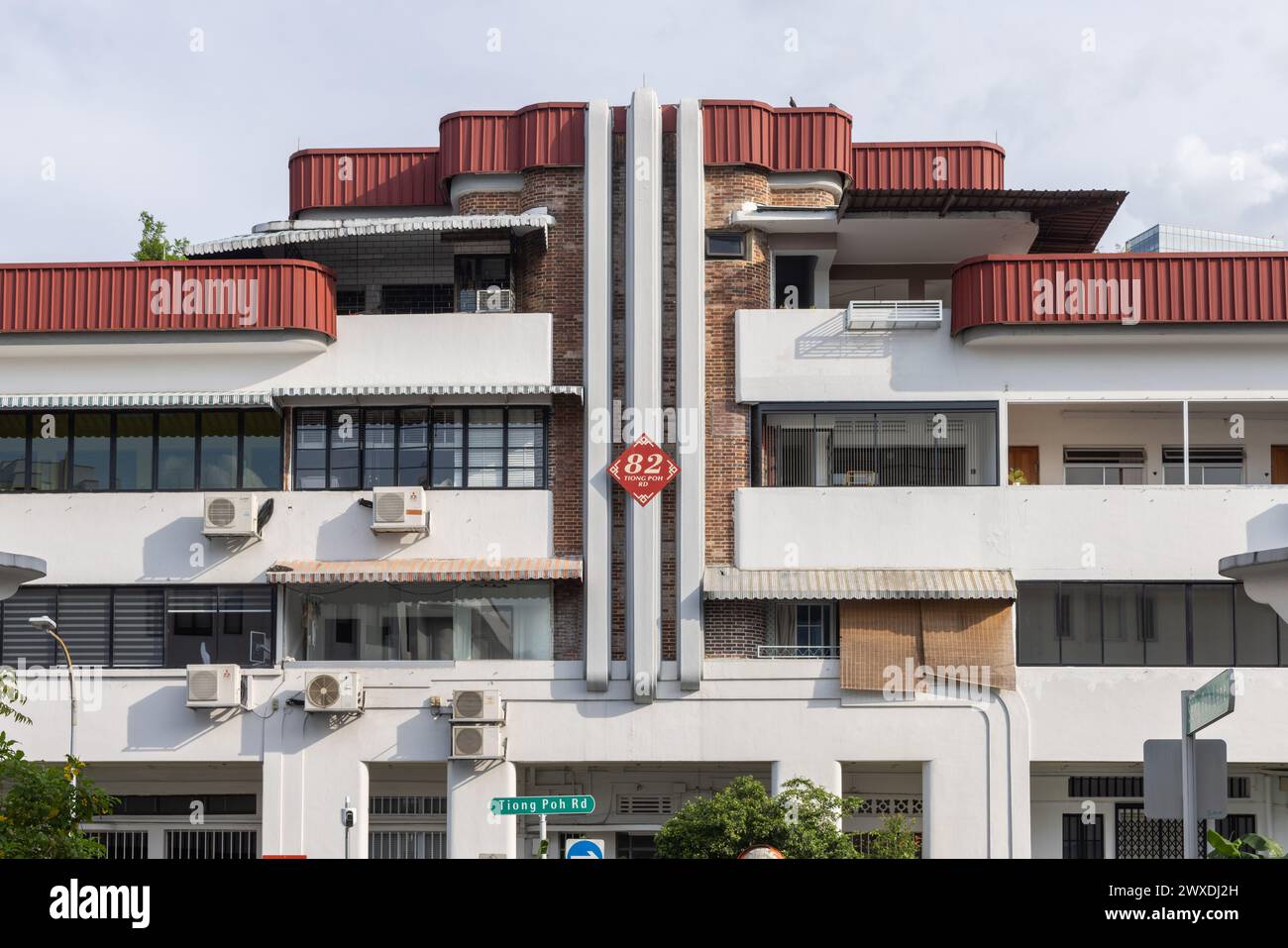 Tiong Bahru modernist walk up apartments in Singapore, designed in Streamline Moderne Style by Singapore Improvement Trust (SIT) Stock Photo