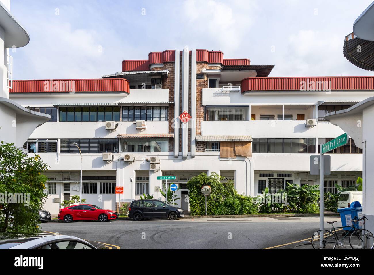 Tiong Bahru modernist walk up apartments in Singapore, designed in Streamline Moderne Style by Singapore Improvement Trust (SIT) Stock Photo