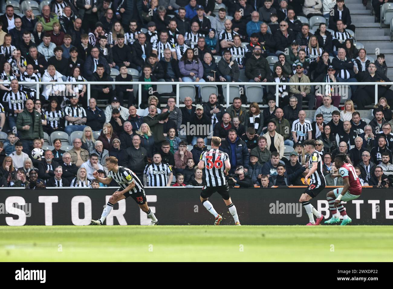 Mohammed Kudus of West Ham United scores to make it 1-2 during the Premier League match Newcastle United vs West Ham United at St. James's Park, Newcastle, United Kingdom, 30th March 2024  (Photo by Mark Cosgrove/News Images) Stock Photo