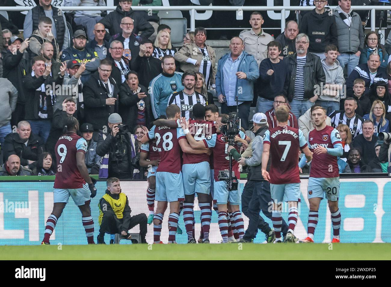 Mohammed Kudus of West Ham United celebrates his goal to make it 1-2 during the Premier League match Newcastle United vs West Ham United at St. James's Park, Newcastle, United Kingdom, 30th March 2024  (Photo by Mark Cosgrove/News Images) Stock Photo