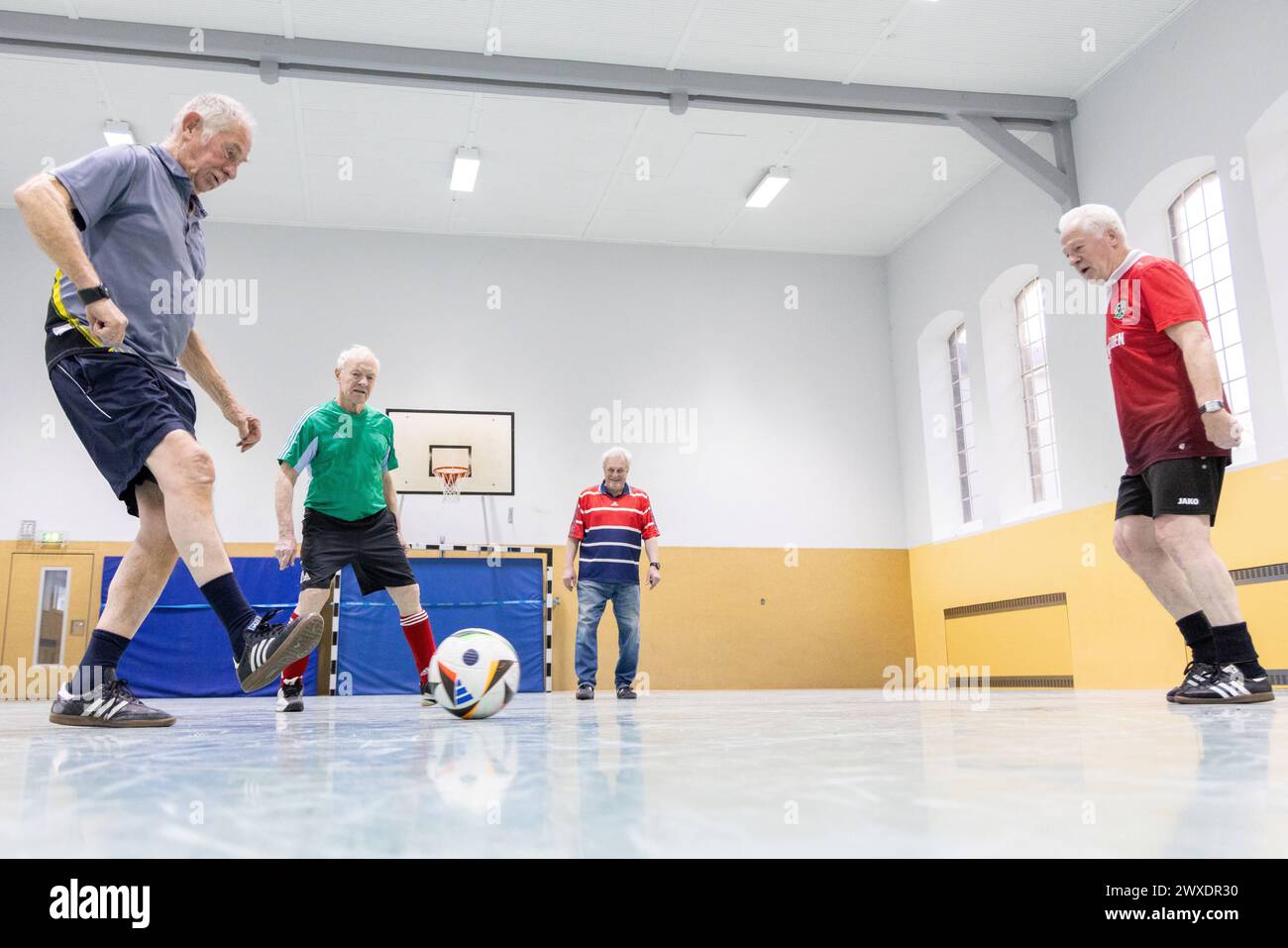 Fußball in Deutschland Göttingen, Deutschland - 26. März 2024: Senioren ...