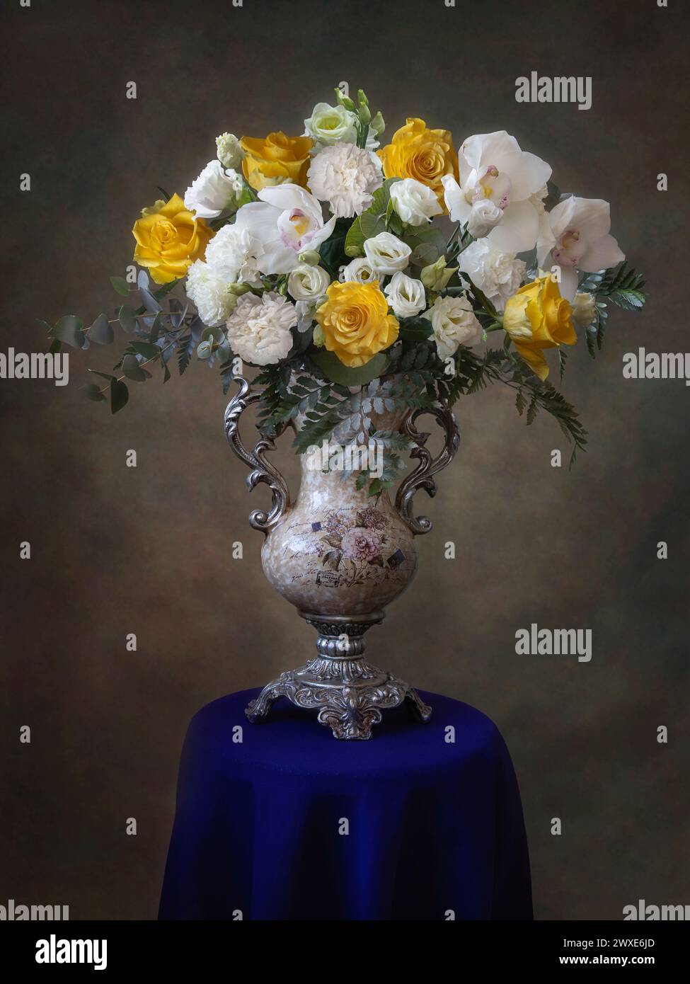 Still life with luxurious bouquet of flowers Stock Photo - Alamy